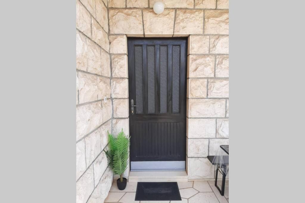 Giovanna - Spacious Lovely Apartment Supetar Exterior photo