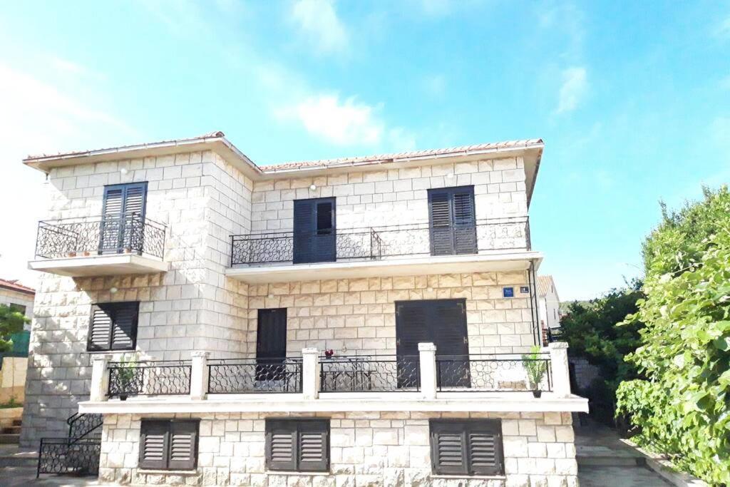 Giovanna - Spacious Lovely Apartment Supetar Exterior photo