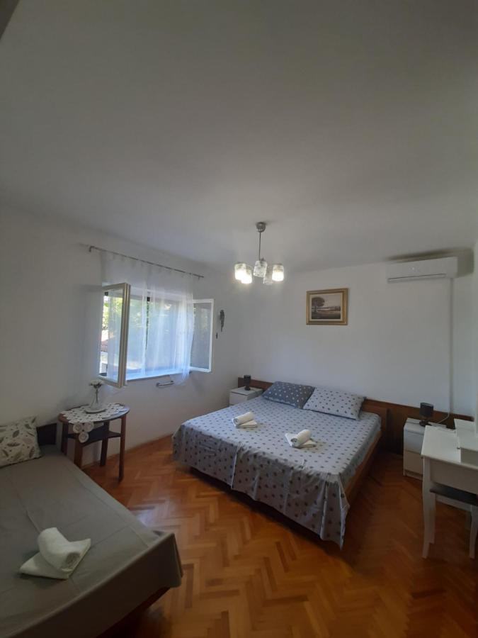 Giovanna - Spacious Lovely Apartment Supetar Exterior photo