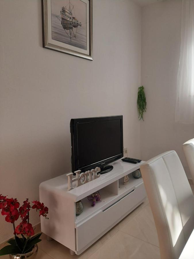 Giovanna - Spacious Lovely Apartment Supetar Exterior photo