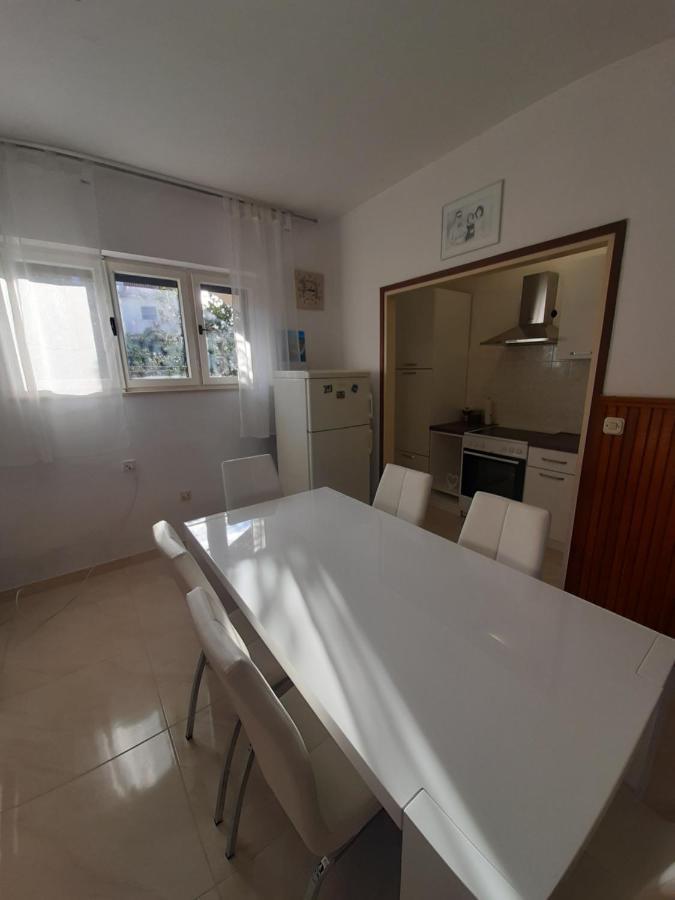Giovanna - Spacious Lovely Apartment Supetar Exterior photo